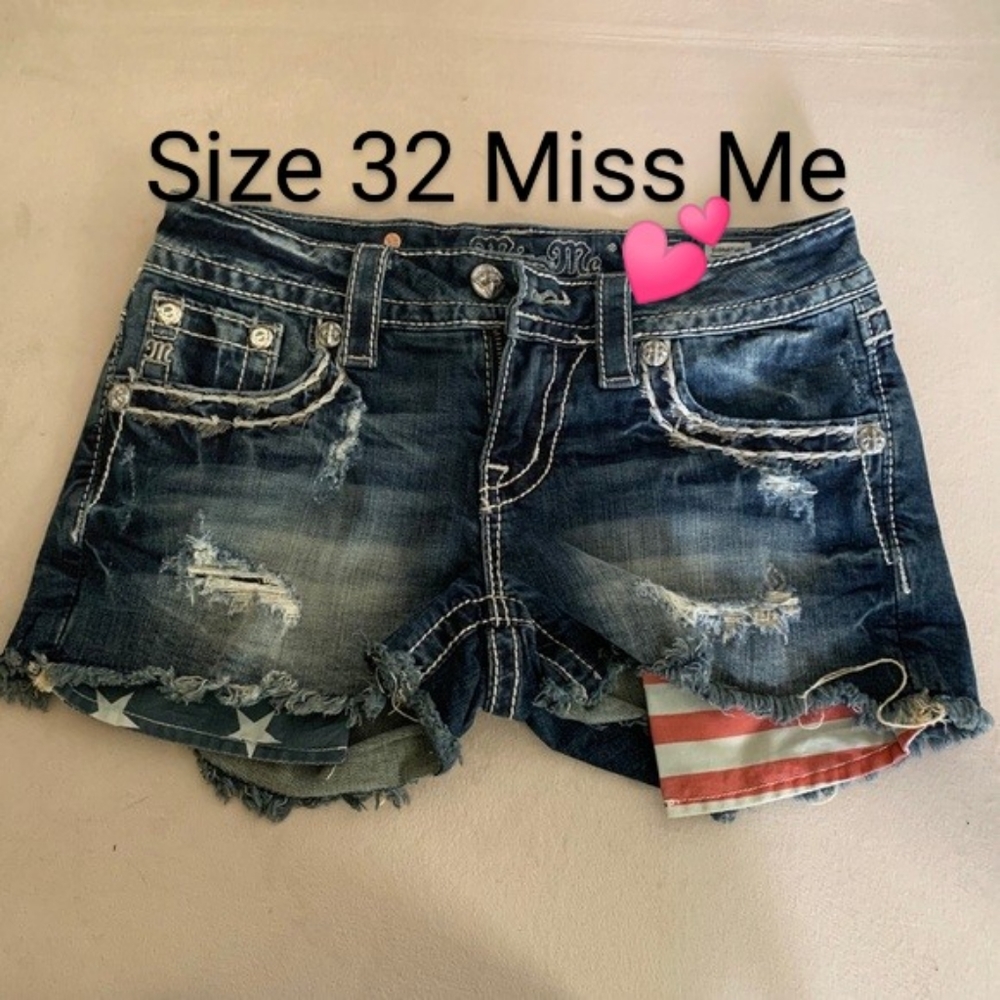 Miss Me size 32 flag shorts